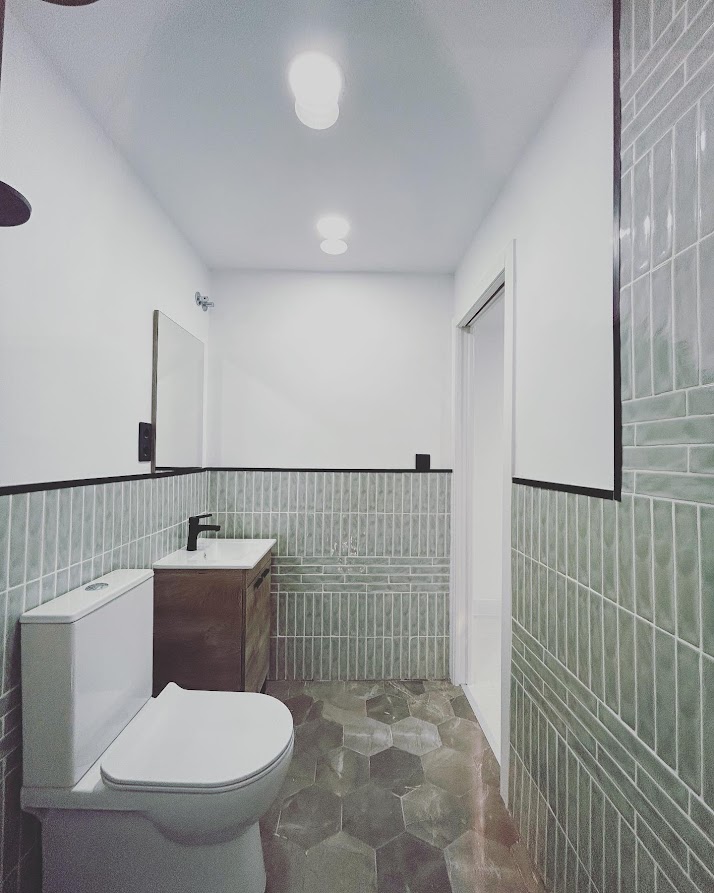 Resultado consrtucción de baño en Local para convertir cambio de uso a vivienda.